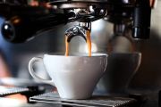 Novità sul caffè: la reinvenzione del «bar» in Svizzera