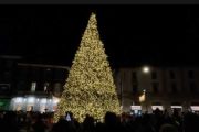 Arona, sabato l'accensione del grande Albero di Natale e delle luminarie
